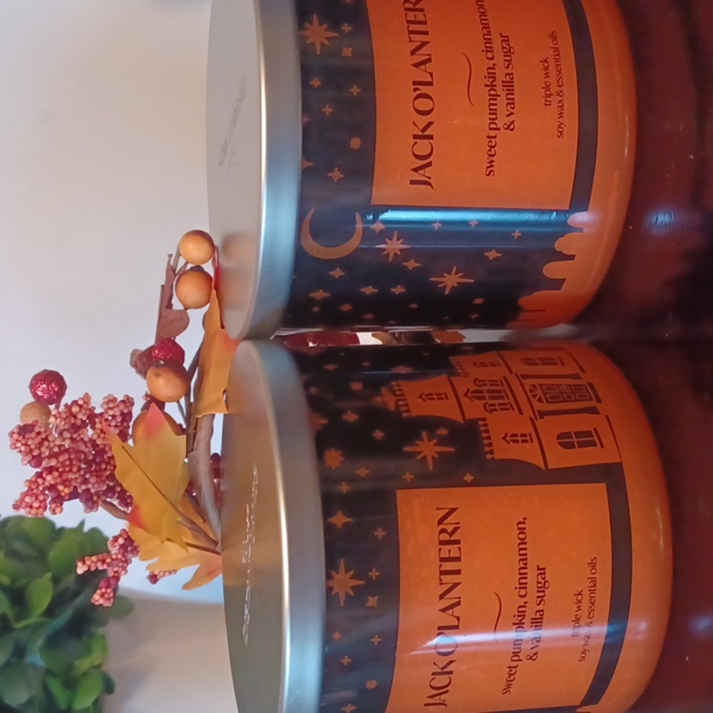 Distant Lands-Sweet Pumpkin Cinnamon Vanilla Sugar Scented Trpl Wick Candle Set